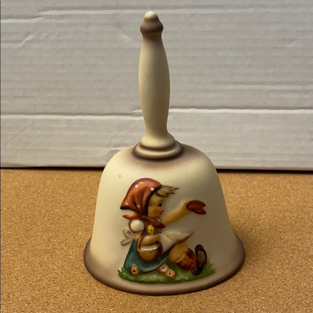 1979 Annual bell Hummel